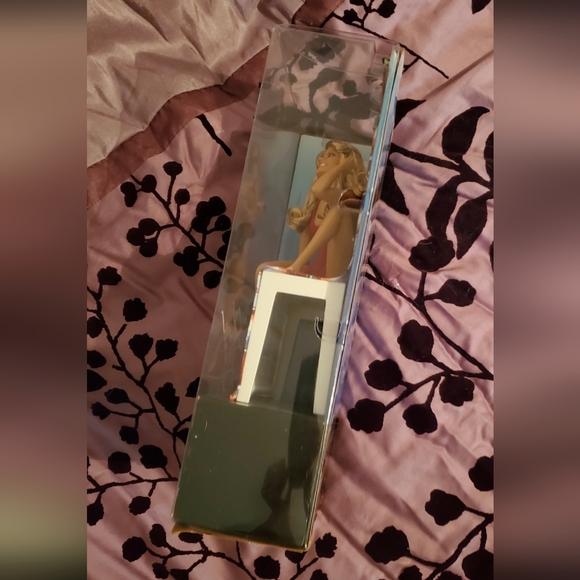 Farrah Fawcett Black Label Collectors Barbie *Damaged Box* - Picture 8 of 16